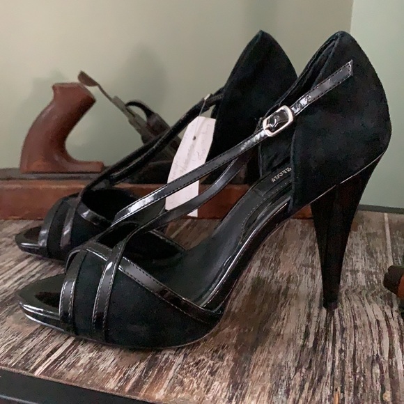 𝅺WHITE HOUSE BLACK MARKET D’Orsay Suede/Patent Heel - Picture 4 of 16